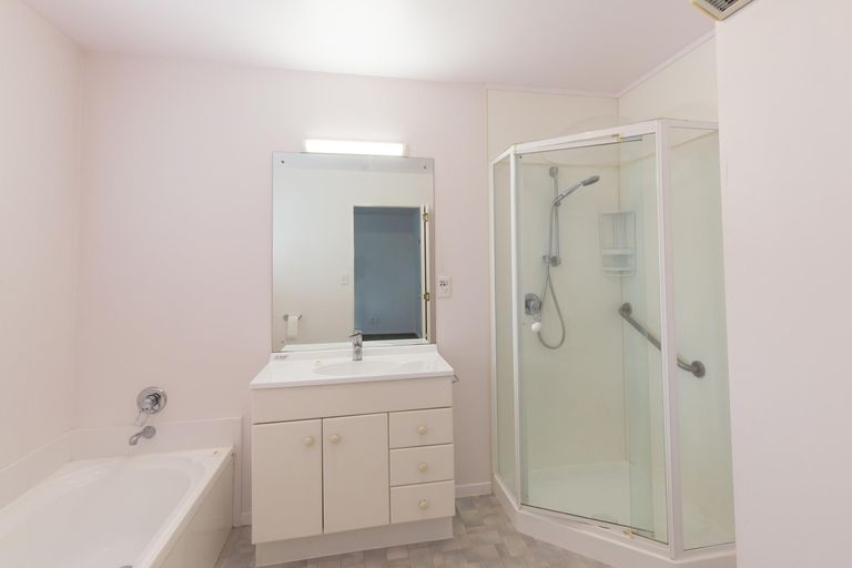 Photo of property in 1/30 Uxbridge Road, Mellons Bay, Auckland, 2014