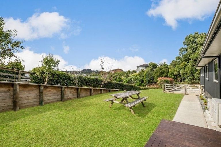 Photo of property in 14 Gavinike Place, Waimauku, 0812