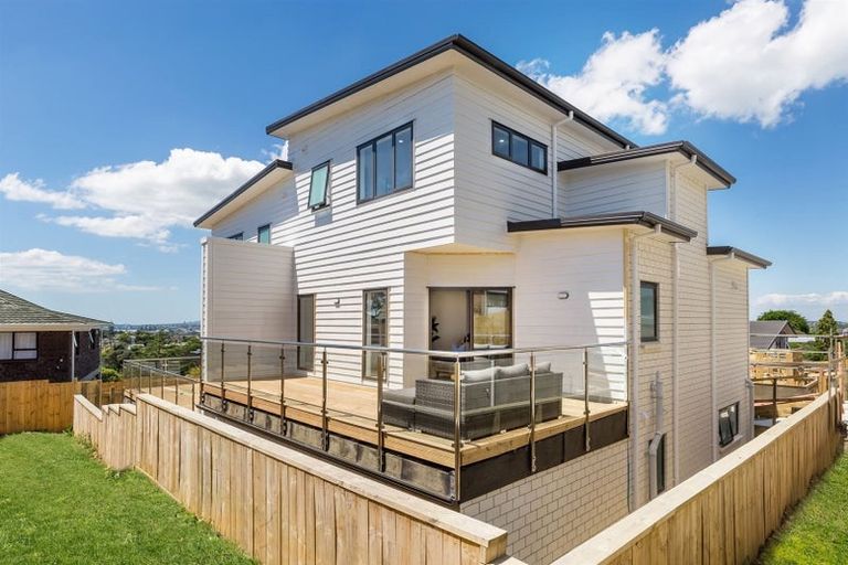 Photo of property in 4225a Great North Road, Glendene, Auckland, 0602