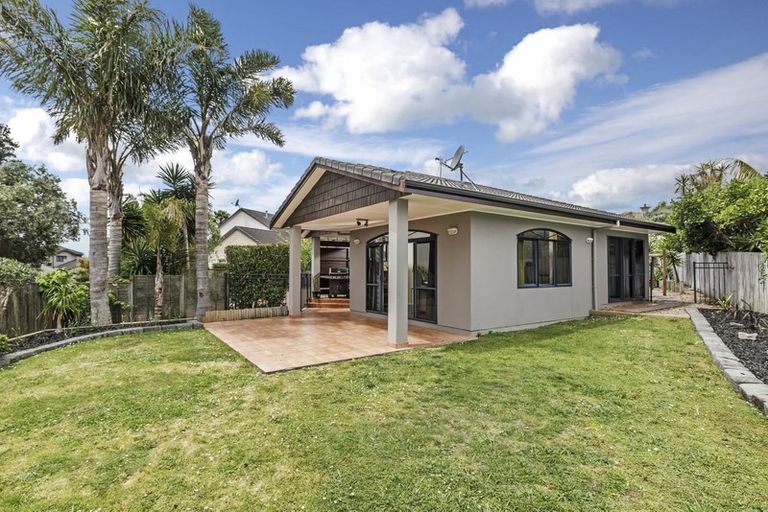 Photo of property in 21 Scarlet Oak Drive, Schnapper Rock, Auckland, 0632