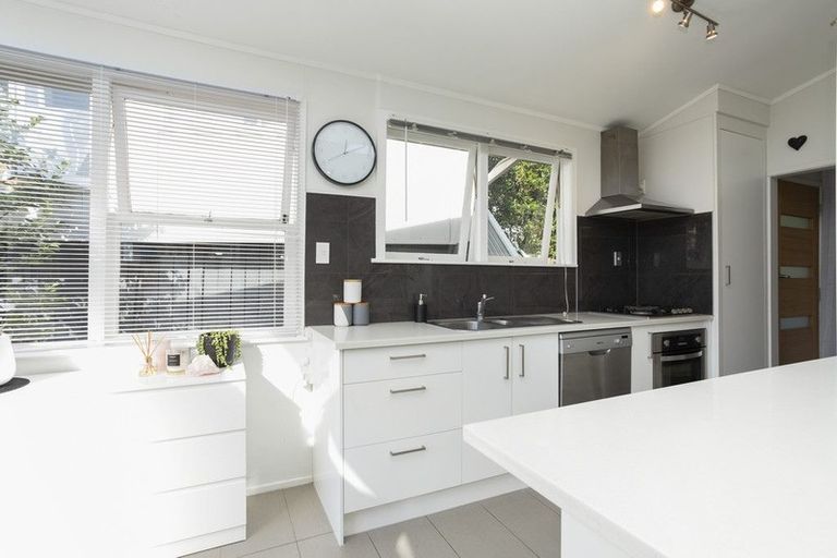 Photo of property in 202 Verbena Road, Birkdale, Auckland, 0626