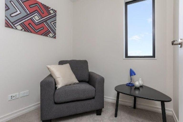 Photo of property in 1/8 Hepburn Road, Glendene, Auckland, 0602