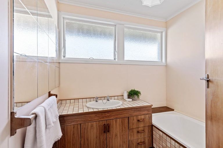 Photo of property in 82 Manu Crescent, Upper Vogeltown, New Plymouth, 4310