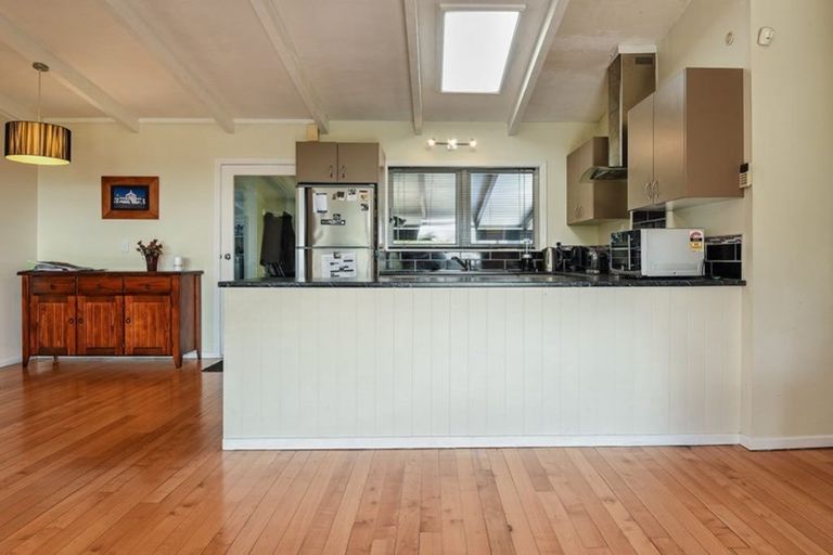 Photo of property in 217 Golf Road, Titirangi, Auckland, 0604