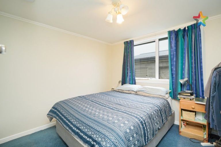 Photo of property in 30 Kilmarnock Street, Wallacetown, 9816