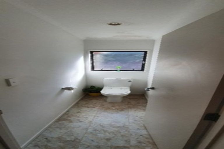 Photo of property in 2/9 Jay Court, Botany Downs, Auckland, 2010