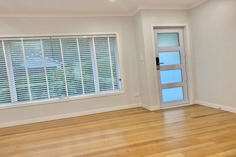 Photo of property in 2/300 Lake Road, Hauraki, Auckland, 0622