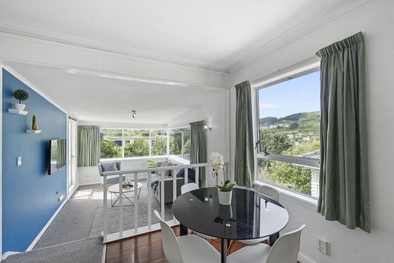 Photo of property in 5 Victory Crescent, Tawa, Wellington, 5028
