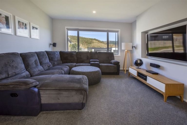 Photo of property in 29 Ken Douglas Drive, Aotea, Porirua, 5024