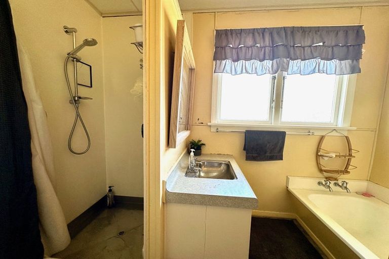 Photo of property in 16 Barnego Road, Balclutha, 9230