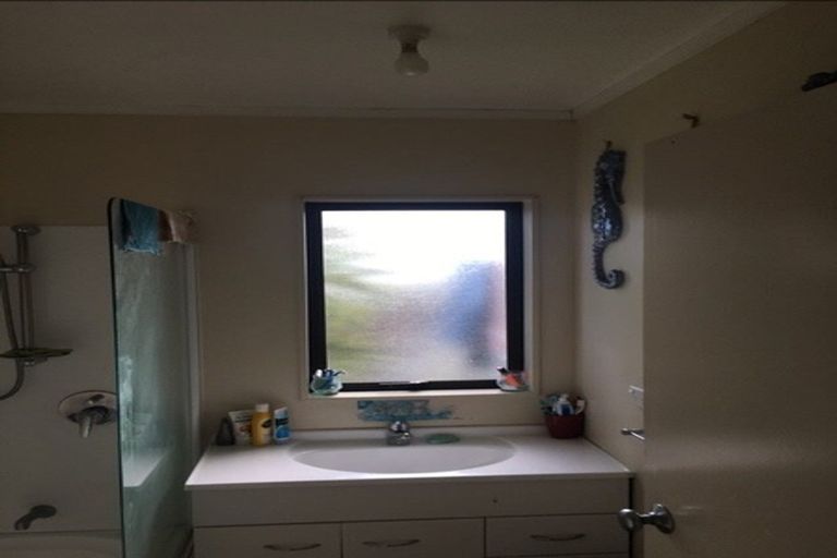 Photo of property in 13a Etherton Drive, Weymouth, Auckland, 2103