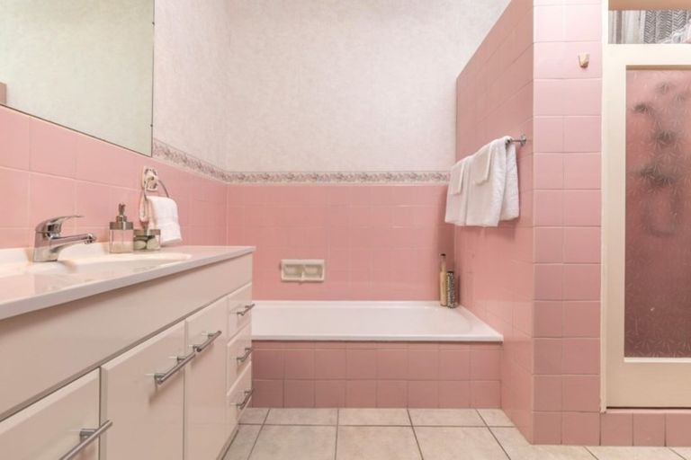 Photo of property in 116a Vauxhall Road, Narrow Neck, Auckland, 0624