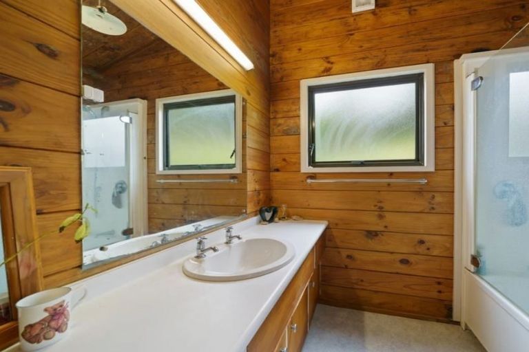 Photo of property in 86 Valley Road, Paraparaumu, 5032