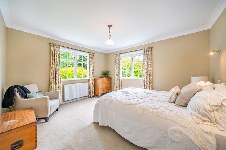 Photo of property in 88 Pinehaven Road, Pinehaven, Upper Hutt, 5019