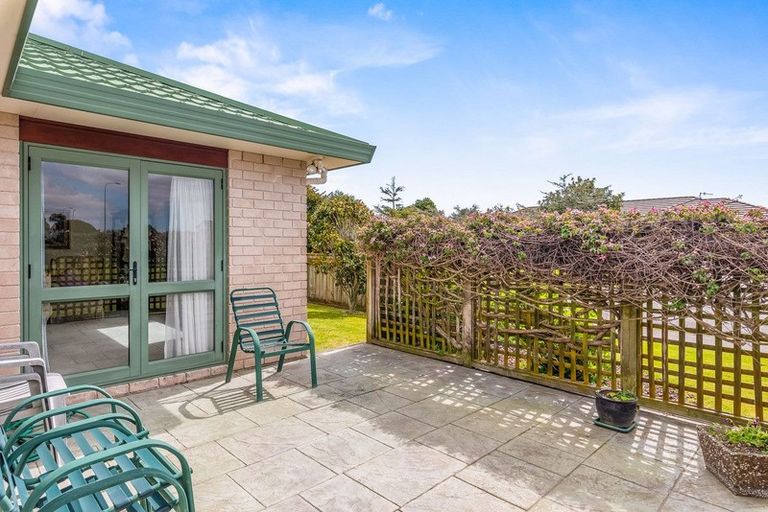 Photo of property in 2 Kaye's Place, Paraparaumu Beach, Paraparaumu, 5032