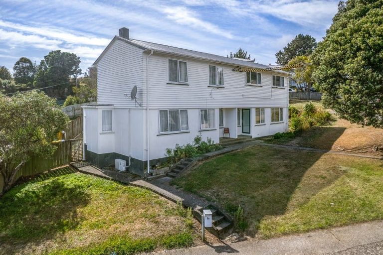 Photo of property in 1a-b Devon Place, Cannons Creek, Porirua, 5024