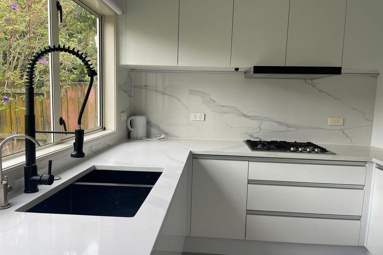 Photo of property in 3 Dainton Place, New Lynn, Auckland, 0600