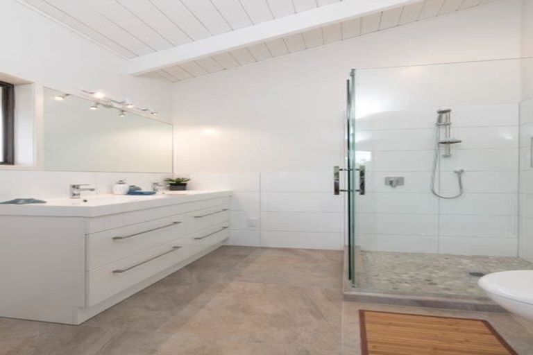 Photo of property in 45 Brick Bay Drive, Sandspit, Warkworth, 0982