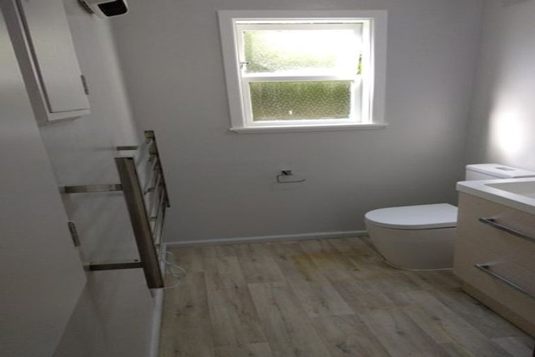 Photo of property in 88 Newlands Road, Newlands, Wellington, 6037