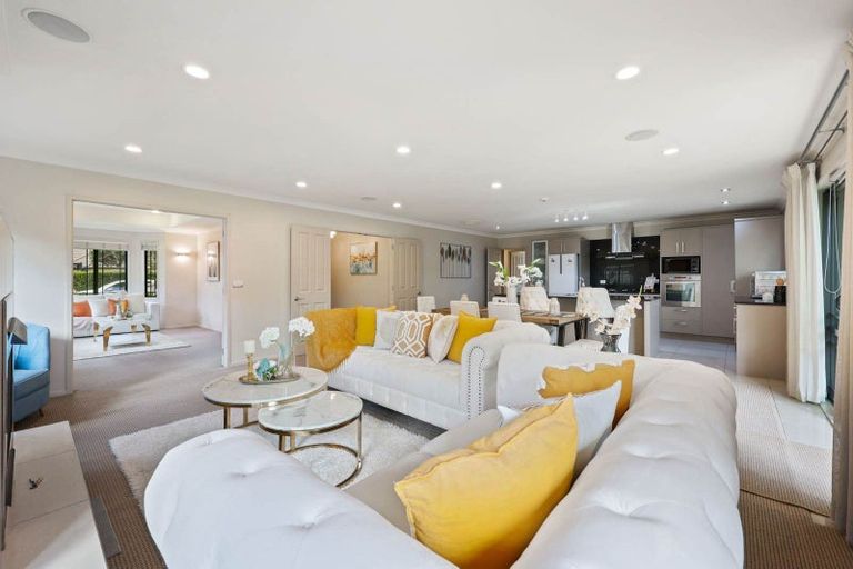 Photo of property in 16 Erceg Way, Rosehill, Papakura, 2113