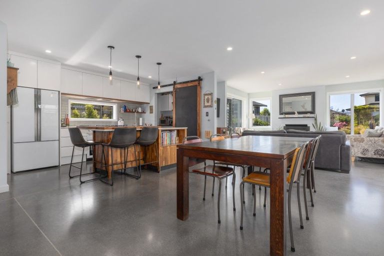 Photo of property in 40 Banks Boulevard, Whitby, Porirua, 5024