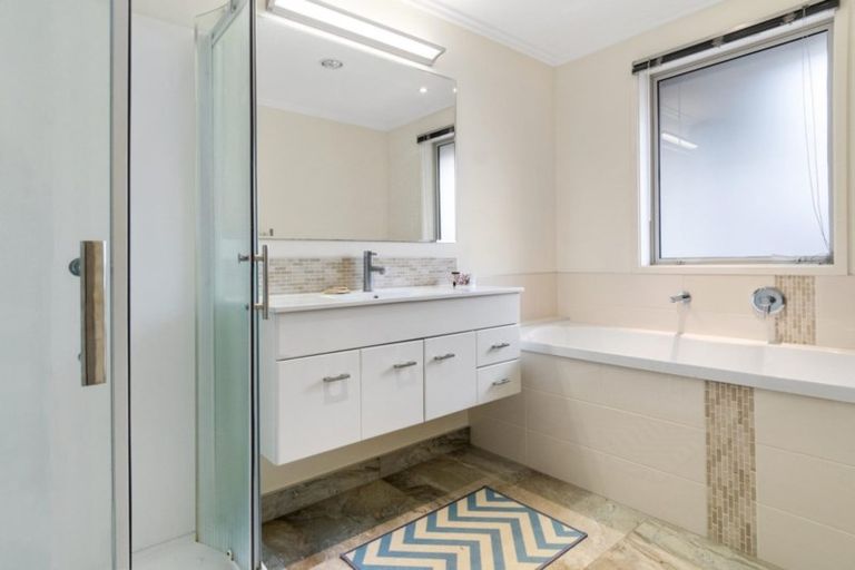 Photo of property in 166 Oteki Park Drive, Welcome Bay, Tauranga, 3112