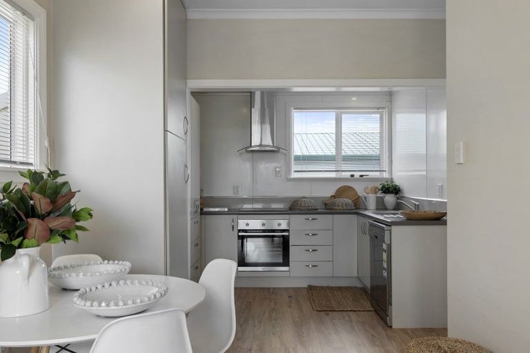 Photo of property in 16 Epsom Road, Sockburn, Christchurch, 8042