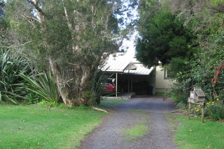Photo of property in 43 Tane Road, Laingholm, Auckland, 0604