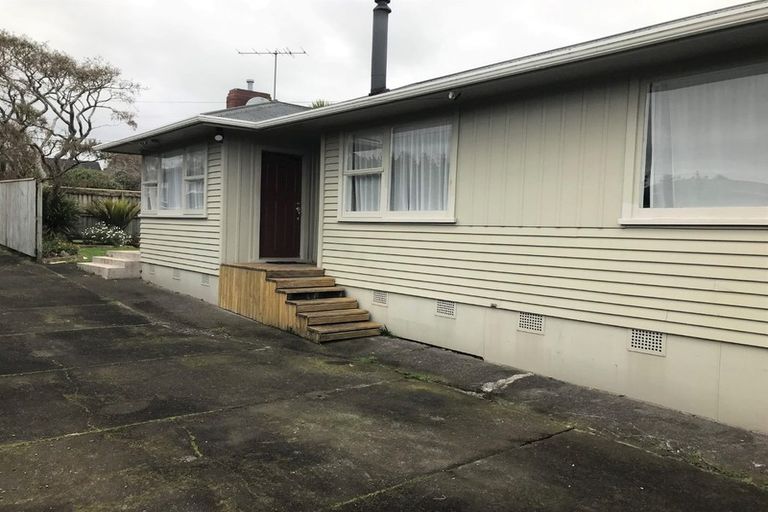 Photo of property in 28 Old South Road, Okato, 4335