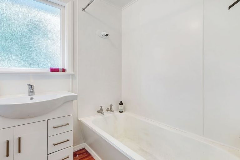 Photo of property in 14 Durham Street, Cannons Creek, Porirua, 5024