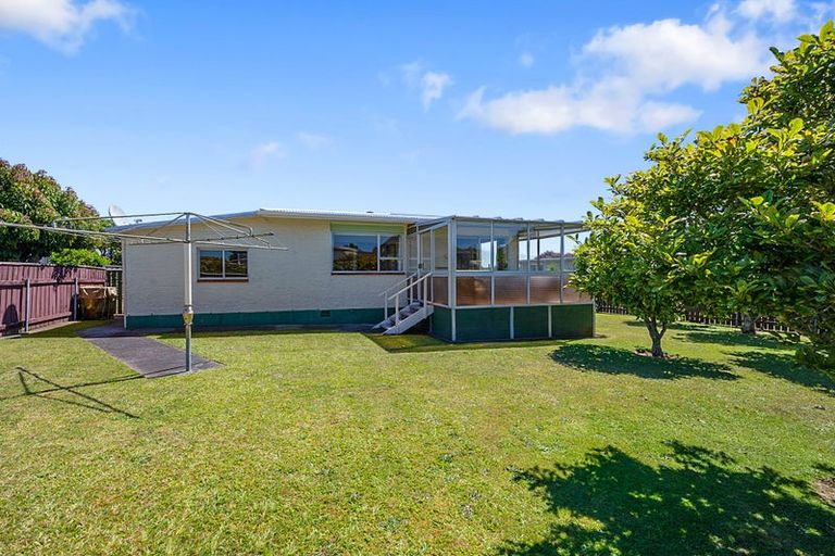 Photo of property in 43 Nevada Drive, Merrilands, New Plymouth, 4312