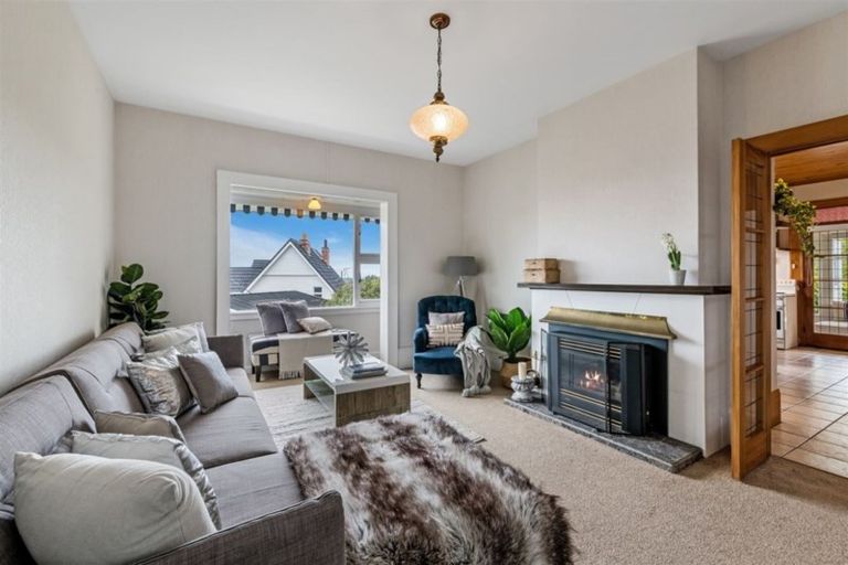 Photo of property in 2/71 Dyers Pass Road, Cashmere, Christchurch, 8022