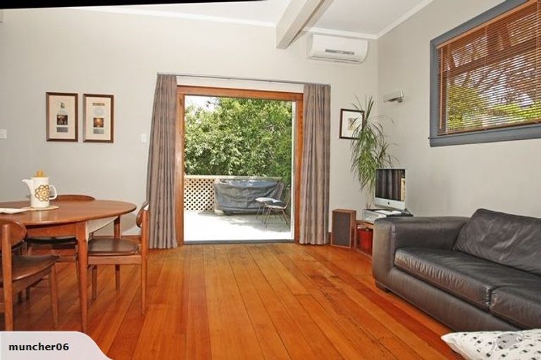 Photo of property in 124 Russell Terrace, Berhampore, Wellington, 6023