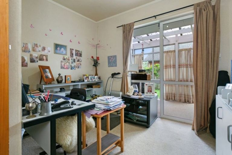 Photo of property in 28 Queen Street, Cambridge, 3434