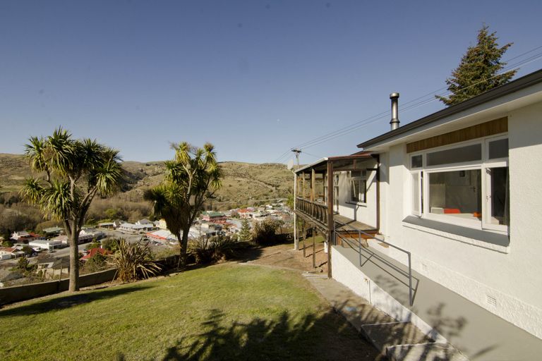 Photo of property in 89 Branxholm Street, Roxburgh, 9500