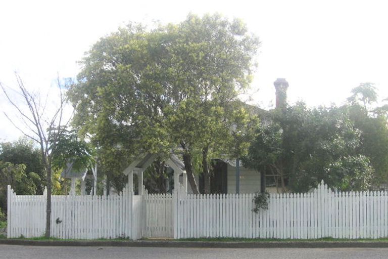 Photo of property in 54 George Street, Hikurangi, 0114