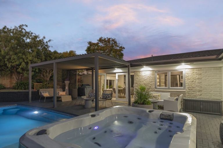 Photo of property in 9 Seymour Road, Mellons Bay, Auckland, 2014