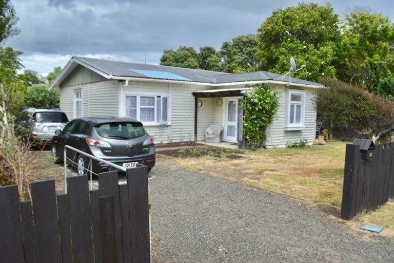 Photo of property in 27 Toi Street, Otaki Beach, Otaki, 5512