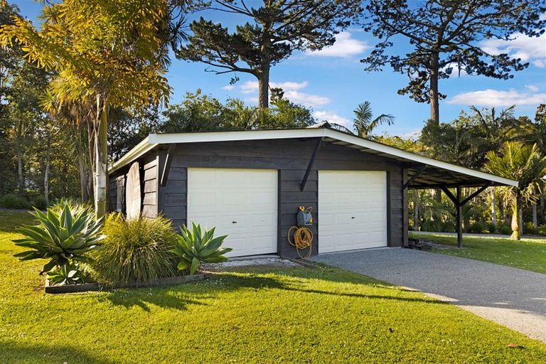 Photo of property in 37 Paremoremo Road, Lucas Heights, Auckland, 0632