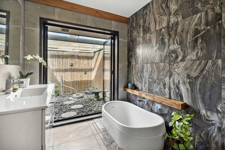 Photo of property in 1/870 Beach Road, Waiake, Auckland, 0630