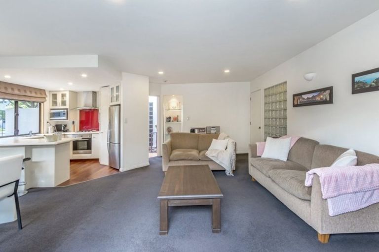 Photo of property in 2/135 Fendalton Road, Fendalton, Christchurch, 8052
