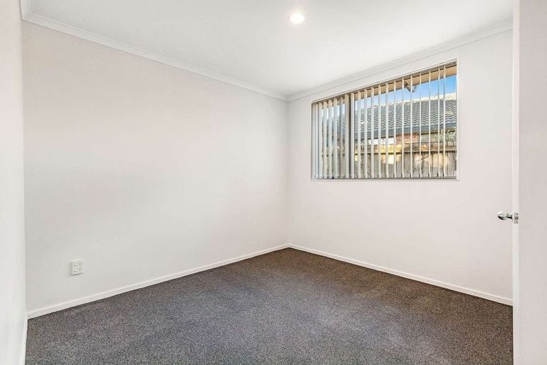 Photo of property in 6 Magnolia Drive, Waiuku, 2123