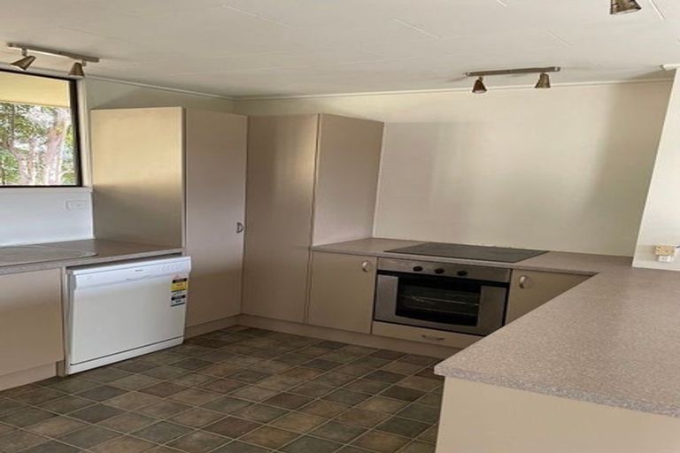 Photo of property in 2/3 Glencourt Place, Glenfield, Auckland, 0629