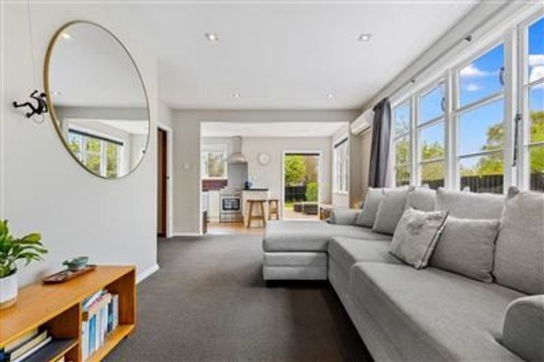 Photo of property in 19 Pitcairn Crescent, Bryndwr, Christchurch, 8053