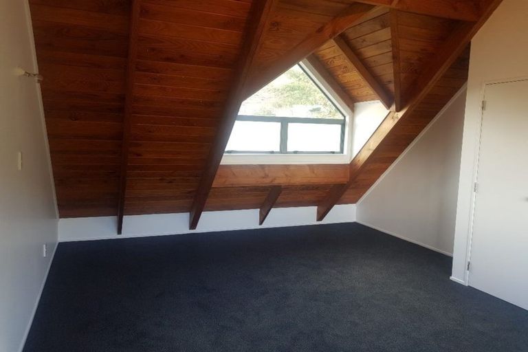 Photo of property in 1/22 Valecrest Place, Bayview, Auckland, 0629