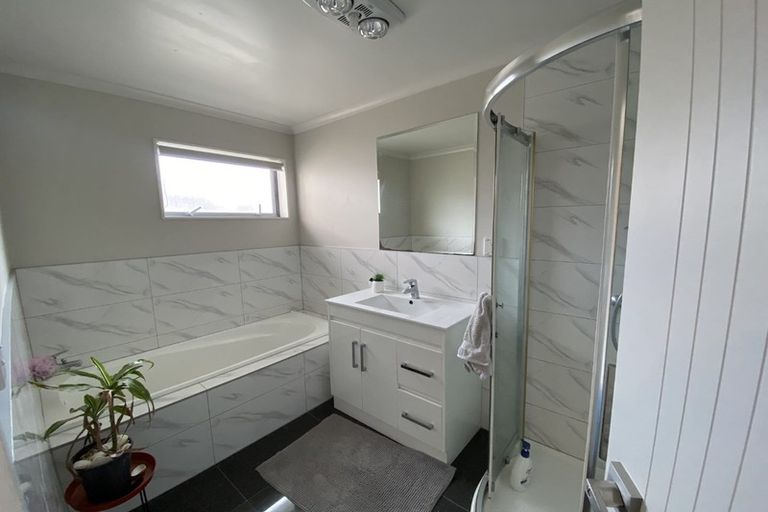 Photo of property in 8 Whekau Drive, Takanini, 2112