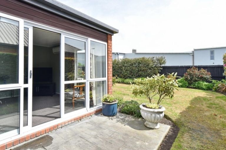 Photo of property in 1/9 Phoenix Lane, Northcote, Christchurch, 8052