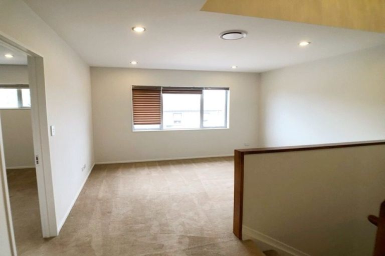 Photo of property in 8 Namsan Close, Fairview Heights, Auckland, 0632