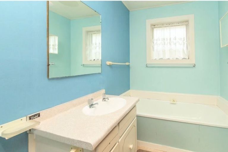 Photo of property in 92 Lowry Avenue, Redwood, Christchurch, 8051