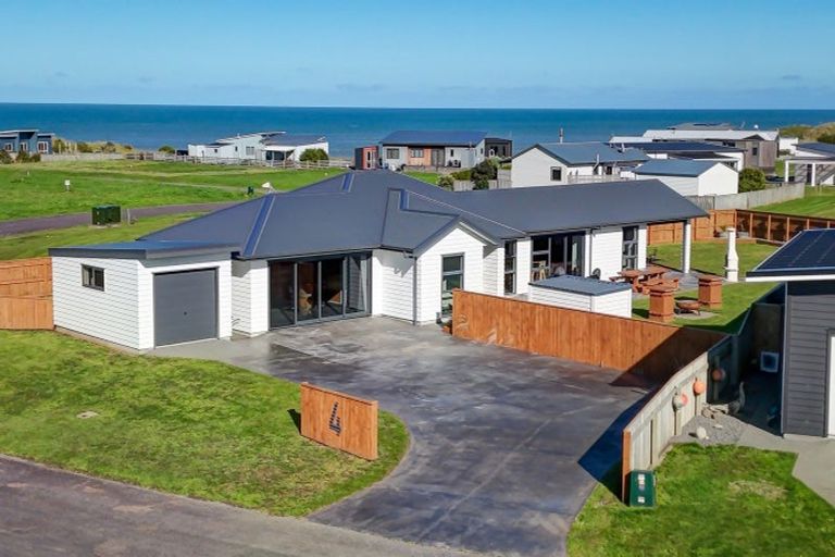 Photo of property in 4 Rosemount Road, Waverley, 4591